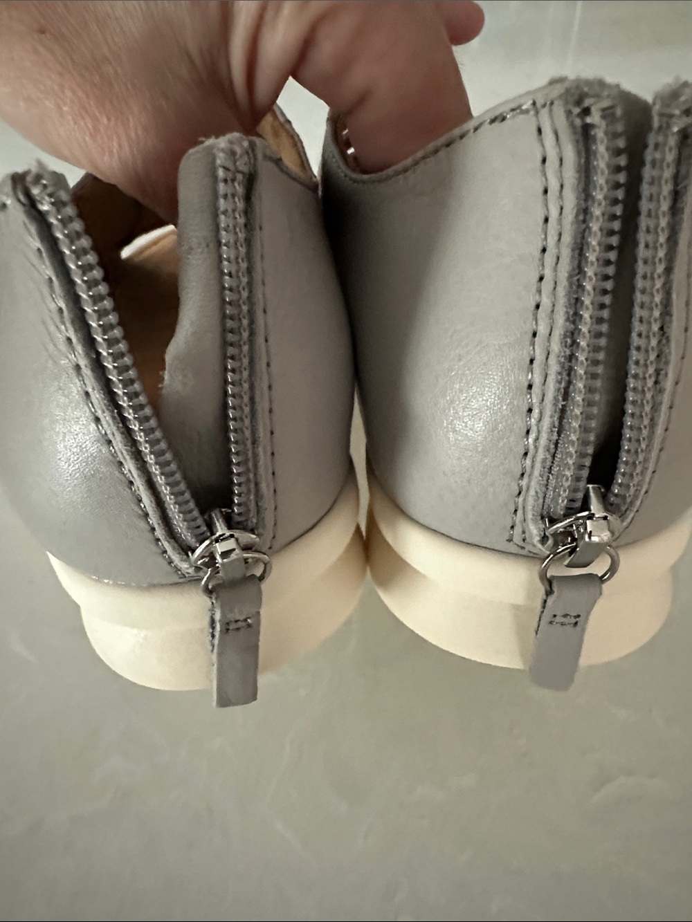 NIB Comfortiva Leather Pillowtop Memory Foam Women’s Sandals 11M - Picture 5 of 12